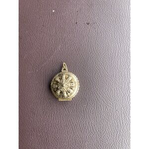 Vintage Gold Tone Floral Locket Pendant Photo Locket Necklace Charm
